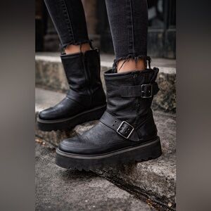 UGG Women's Classic Rebel Biker Short Boot Black Size 6 USED CONDITION